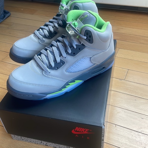 AUTHENTIC RARE KIDS JORDAN RETRO SILVER GREEN GREY SNEAKERS *NIB* SIZE 7 - Picture 11 of 16